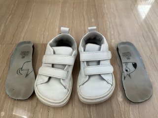 Colegiales blancos Zapato Feroz T25