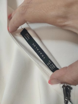 Vestido blanco corto con pedrería
