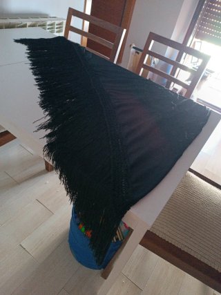 Mantón de Manila bordado negro