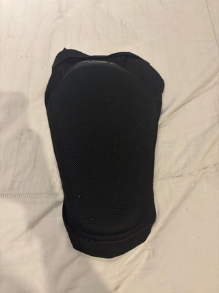 Equipo equitación niños: cascos, chalecos, fustas