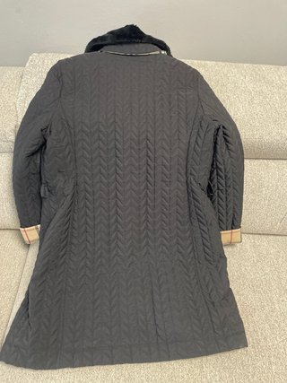 Abrigo Burberry Negro con Cuello Peluche