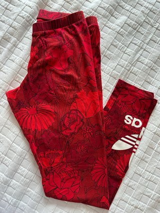 Conjunto Adidas Crop Top y Leggings Estampados T36