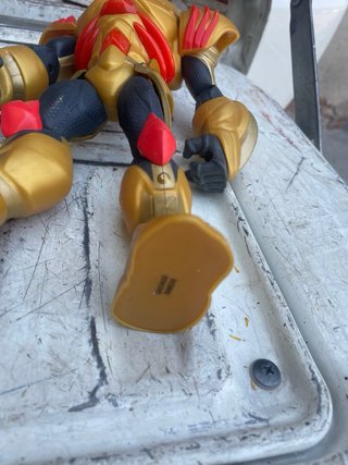 Action Figure Vintage Gold Red