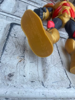 Action Figure Vintage Gold Red