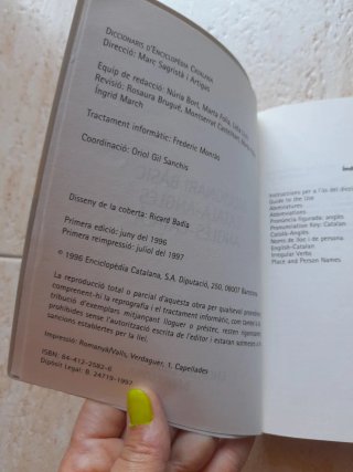 Basic Catalan-english & English-catalan Dictionary
