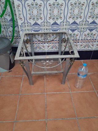 Mesa de jardín metálica