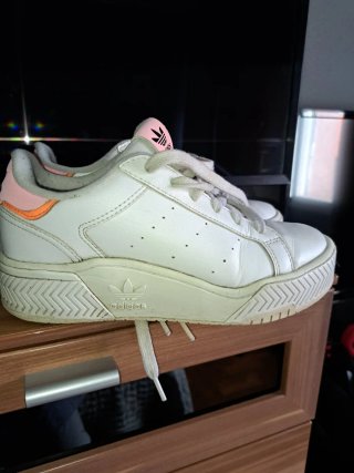 Zapatillas Adidas Blancas y Rosas