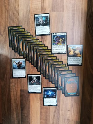 Pacchetto bianco di carte Magic mtg in offerta