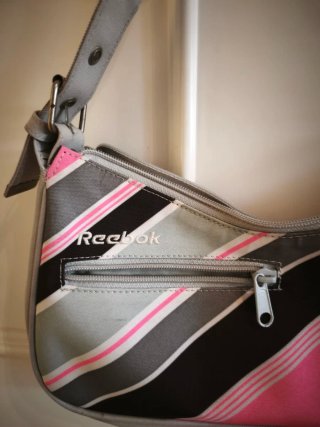 Bolso Reebok rayas rosa y gris