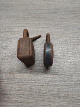 2 Candados Oxidados (Cuadrado y Redondo)