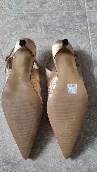 Zapatos de tacón Mayfran dorados