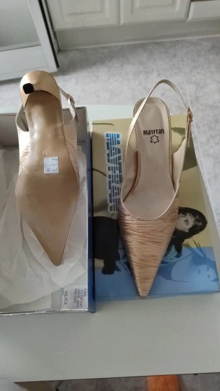 Zapatos de tacón Mayfran dorados