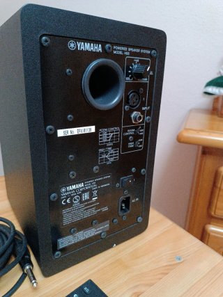 Monitores de estudio Yamaha Negros pareja HS5