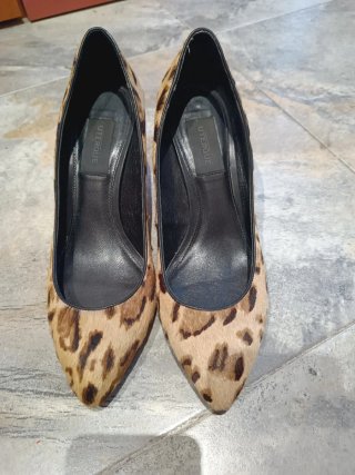 Zapatos de salón Uterqüe estampado animal