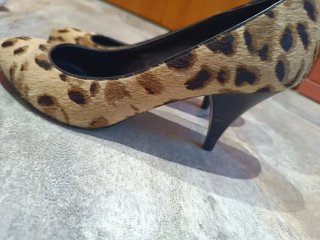 Zapatos de salón Uterqüe estampado animal