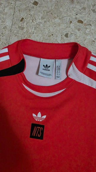 Camiseta Adidas x NTS Edición Limitada Talla M