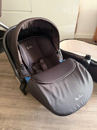 Carrito de bebé con silla, capazo y maxicosi