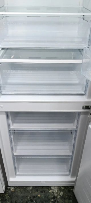 NEVERA COMBI HISENSE NO FROST ENERGÍA A+++
