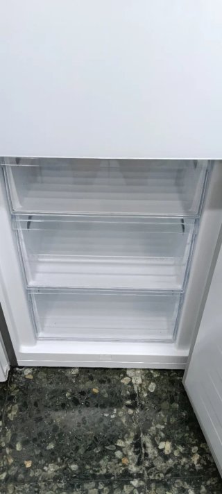 NEVERA COMBI HISENSE NO FROST ENERGÍA A+++