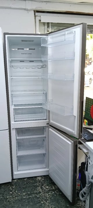 NEVERA COMBI HISENSE NO FROST ENERGÍA A+++