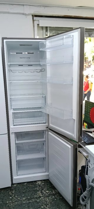 NEVERA COMBI HISENSE NO FROST ENERGÍA A+++
