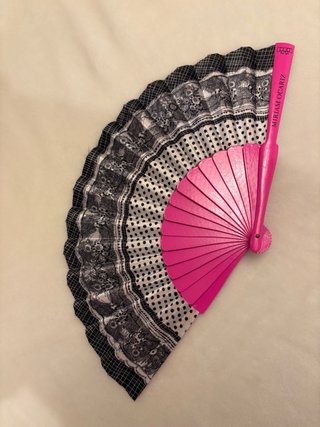 Abanico de diseñador Miriam Ocariz
