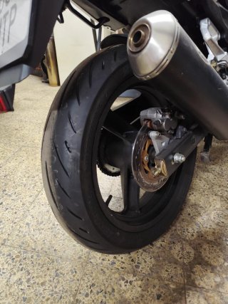 Daelim Roadwin 125 FI Blanca y Negra