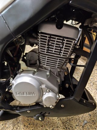 Daelim Roadwin 125 FI Blanca y Negra