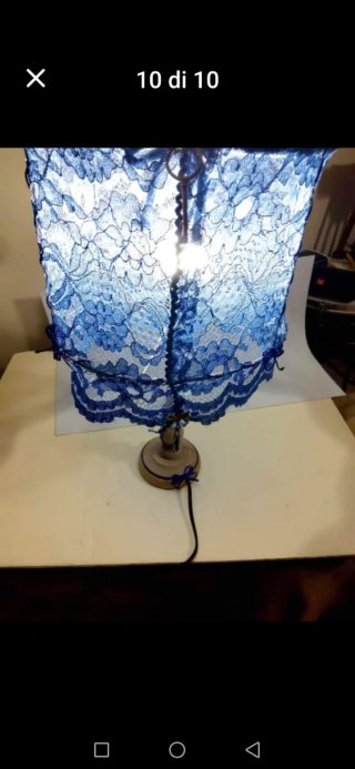 Lampada da tavolo in pizzo blu
