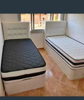 Canapé de madera con colchones viscoelastica