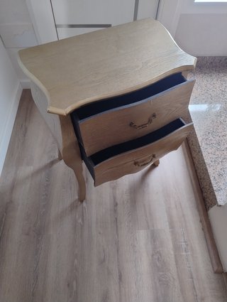 MESITA DE DORMITORIO