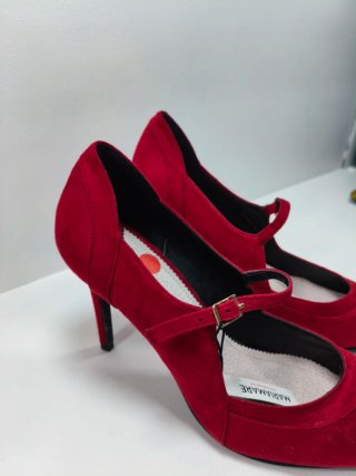 Zapatos tacón rojos María Mare Talla 40