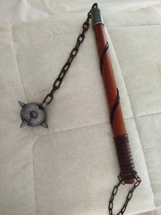 Maza medieval con cadena