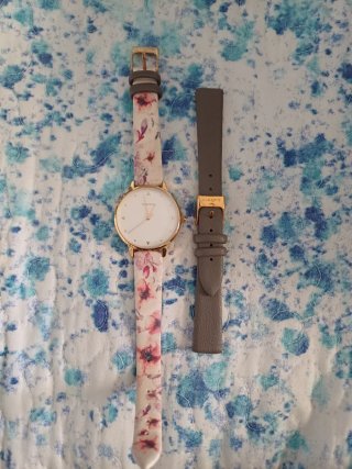 Reloj Parfois con correa floral y gris