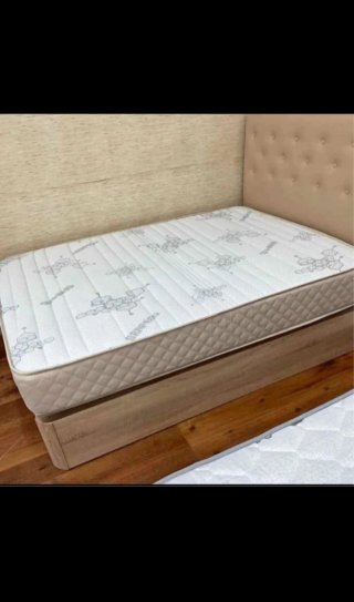 Canapé de madera con colchones viscoelastica