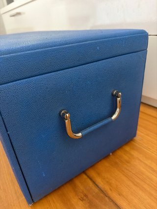 Joyero azul con cerradura de combinación