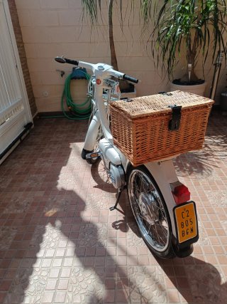 Vespino LX Blanca con Cesta