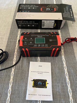Cargador Batería Coche/Moto URAQT 12V/24V 8A