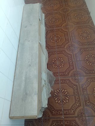 Suelo laminado gris