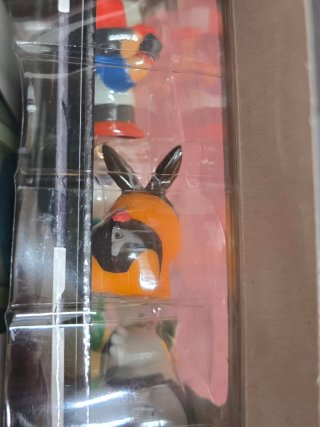 Caja Pokemon 7 Figuras + Diorama