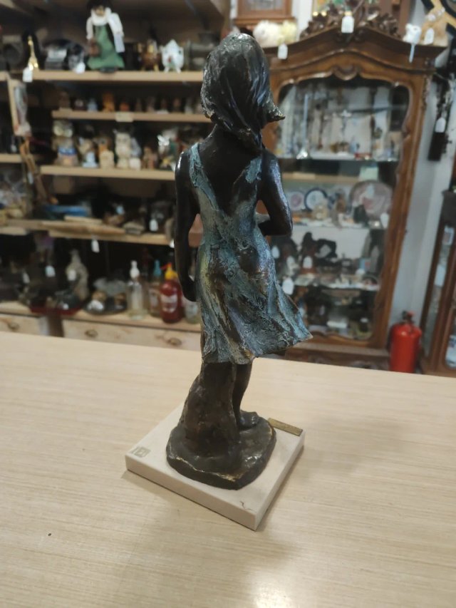 Escultura de Bronce Lluis Jordà - Figura Mujer