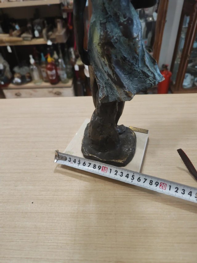 Escultura de Bronce Lluis Jordà - Figura Mujer