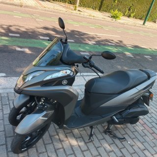 Yamaha Scooter Negro/Gris Automático.