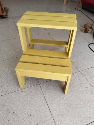 Scaletta in legno gialla