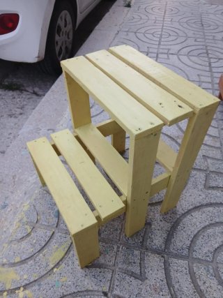 Scaletta in legno gialla