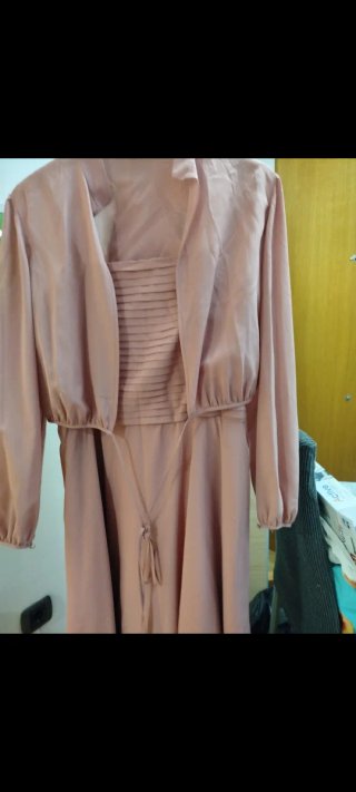 Varias piezas de ropa de señora talla grande
