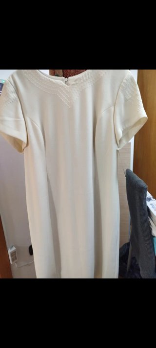Varias piezas de ropa de señora talla grande