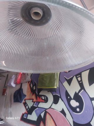Lampada a sospensione in vetro e metallo