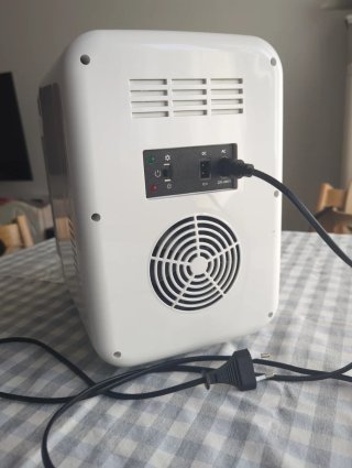 Mini Nevera Cecotec 6L