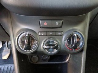 Peugeot 208 Signature